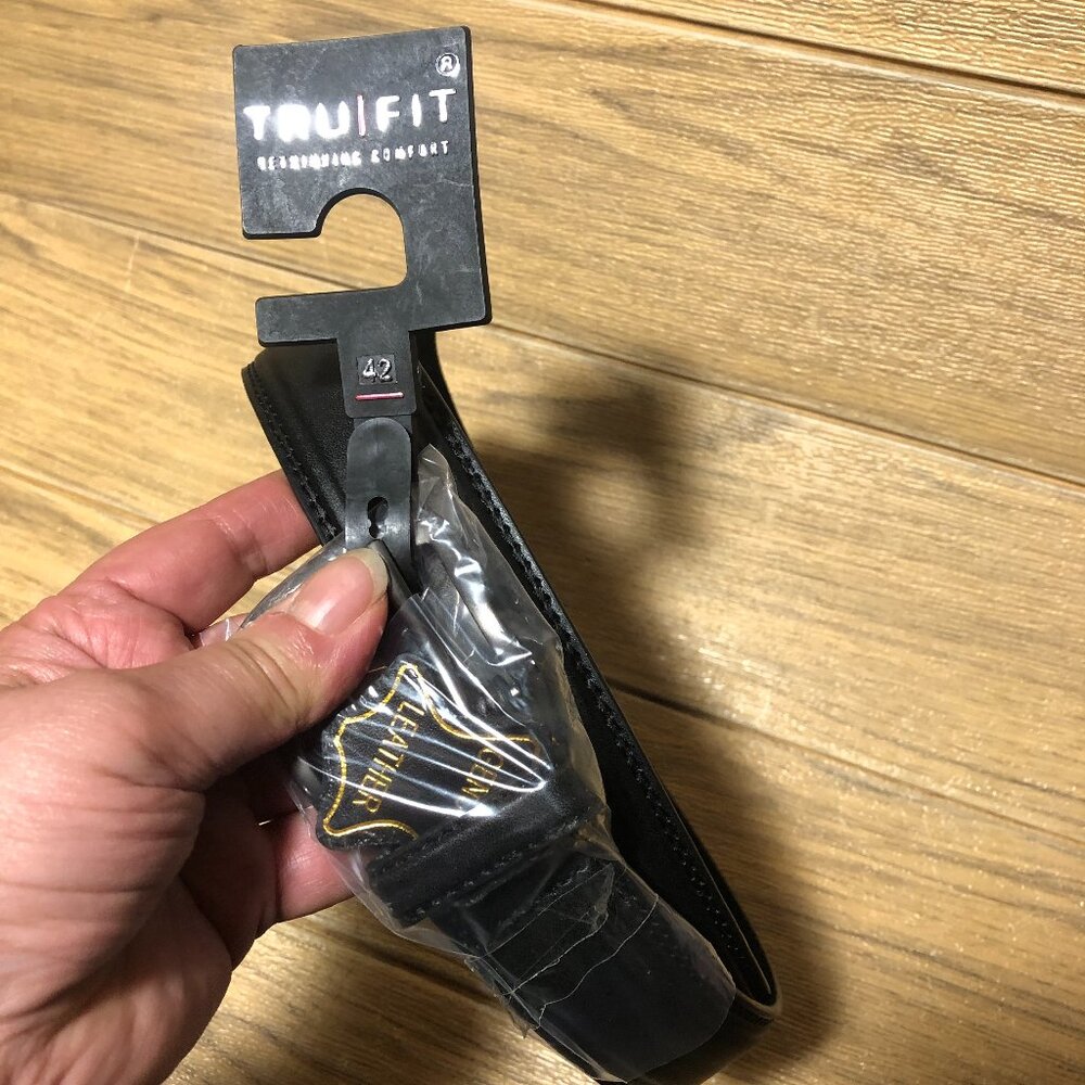 TruFit men black leather belt, size 42, NWT, solid black, double holes